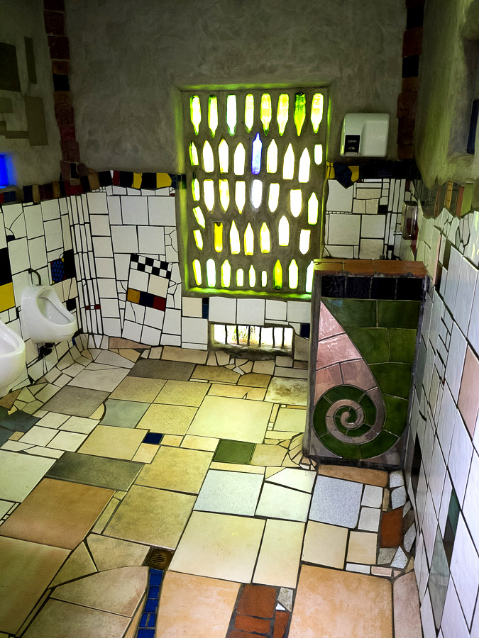 Hundertwasser Loo - mens side