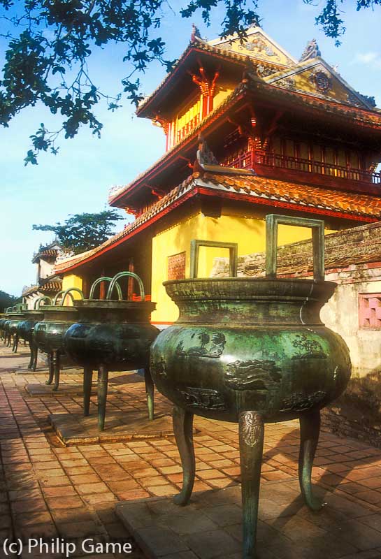 Nine Dynastic Urns in the Imperial Enclosure of the Forbidden Purple City