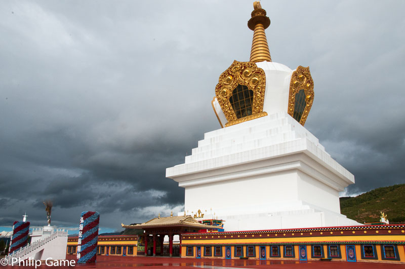 Giant modern stupa in Shangri-La, clearly government-sponsored
