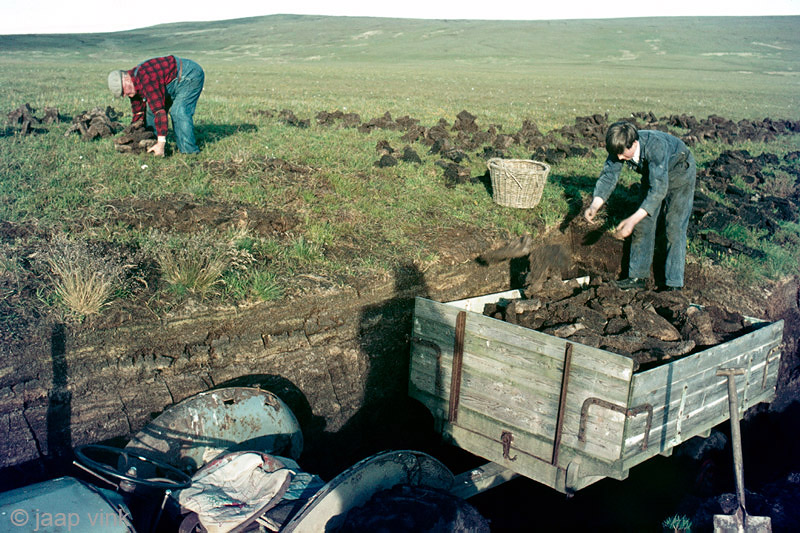 Harvesting Peat - Turf afvoeren