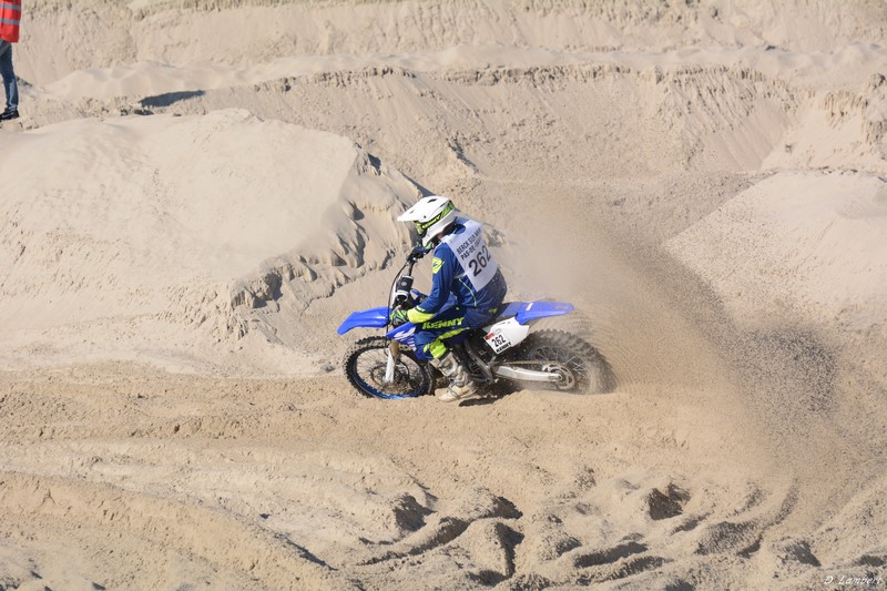 Beach Cross D7-18_243 (800x600).JPG