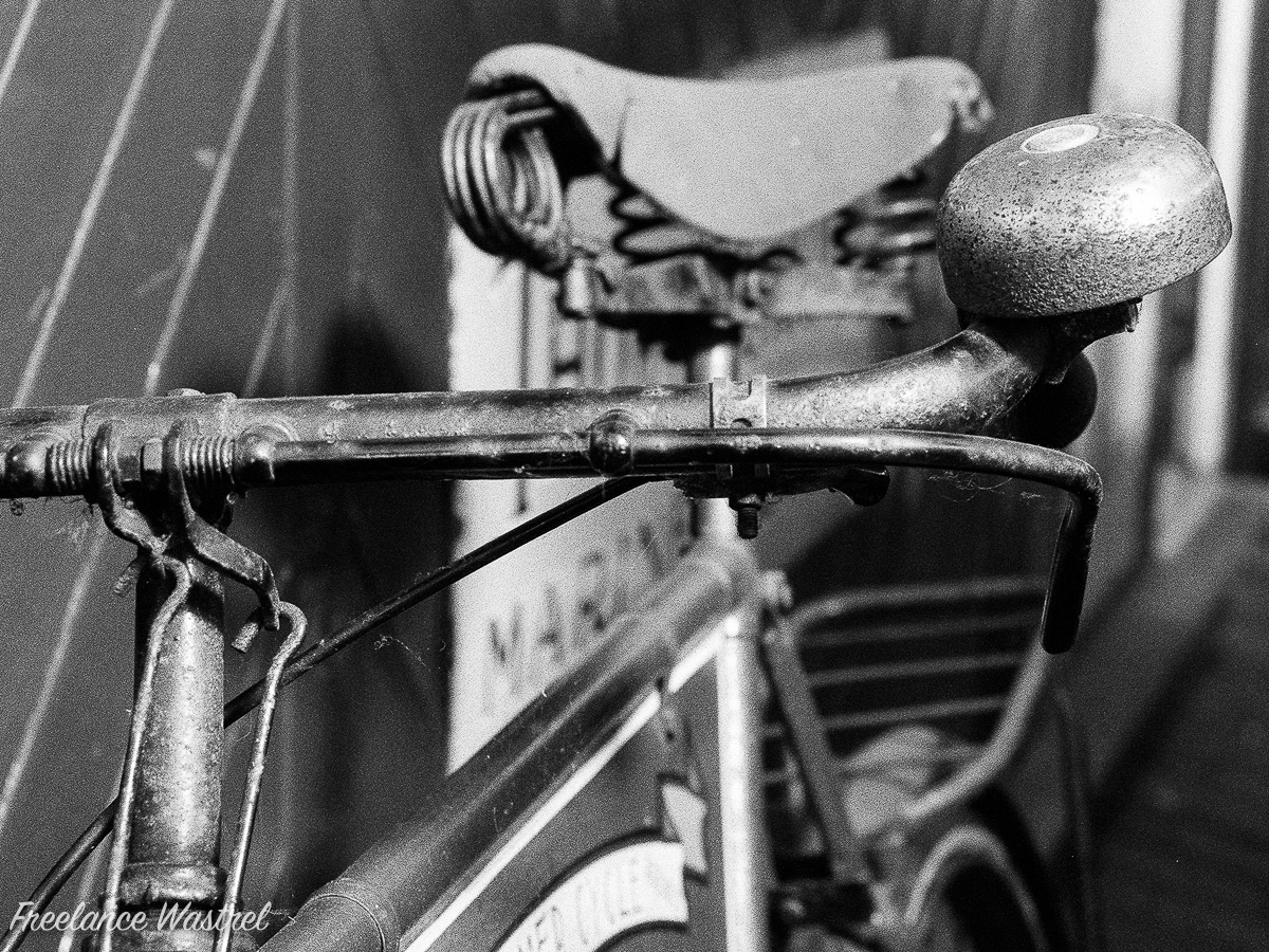 Bicycle bell, Sheringham, September 2018.jpg