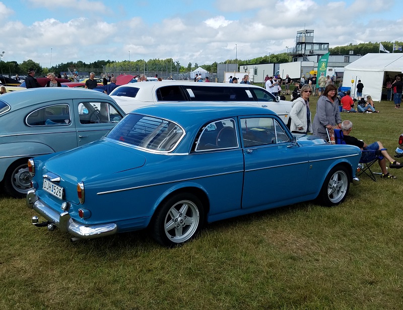 Volvo-Amazon-blue.jpg