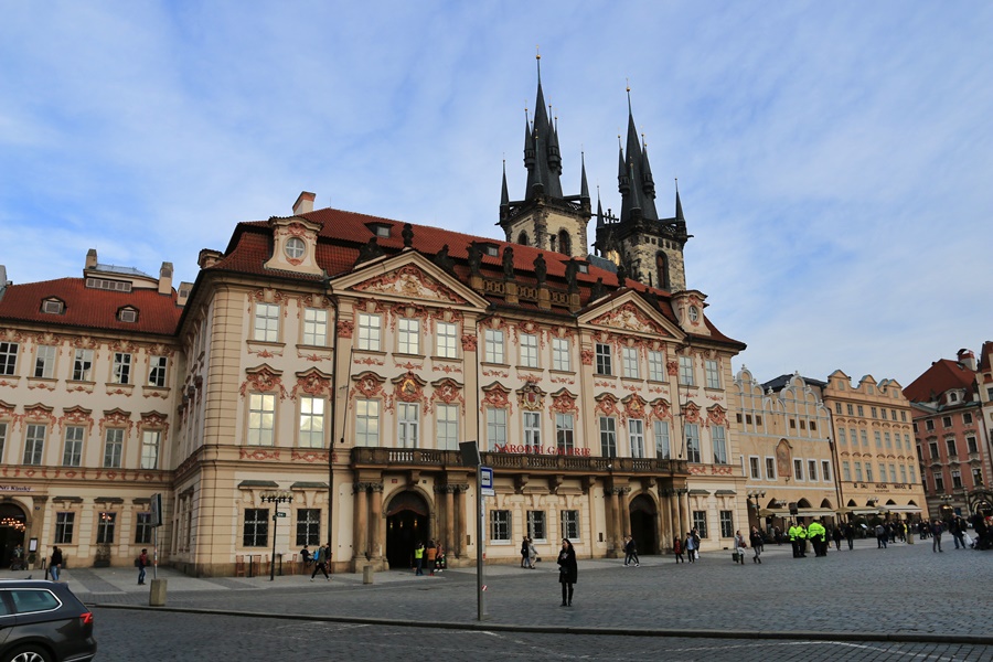 Old Town Square (Staroměstsk nměst)