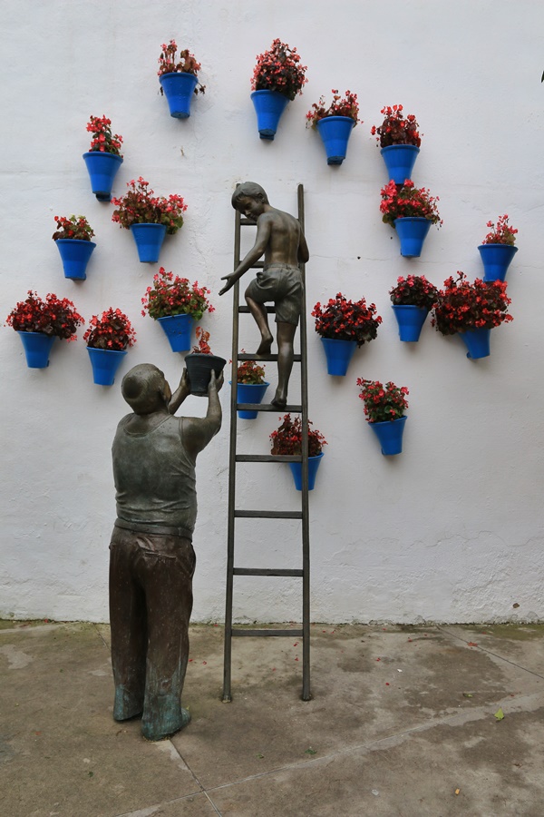 Monument to the Patio carers