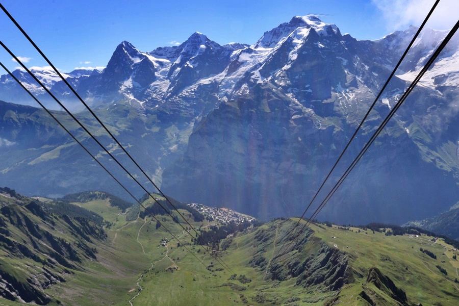 Mrren. Cable Car to the Schilthorn
