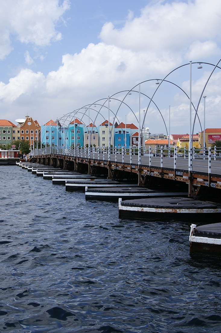 Willemstads famous floating bridge