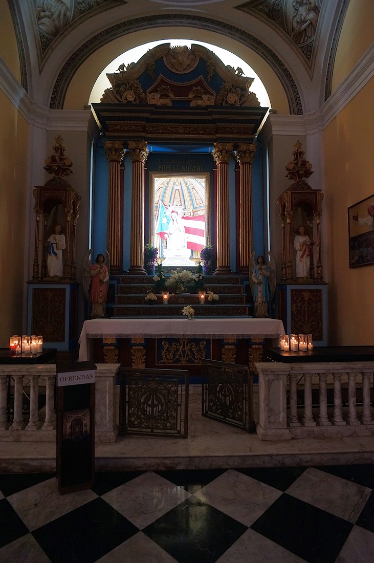 Inside La Catedral de San Juan Bautista