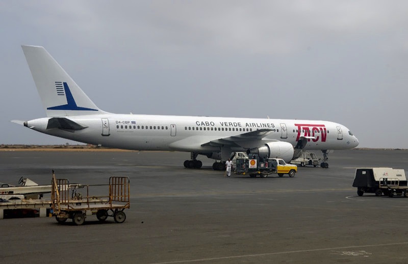 TACV B757-200, D4-CBP, at Sal Airport in Dry Fog