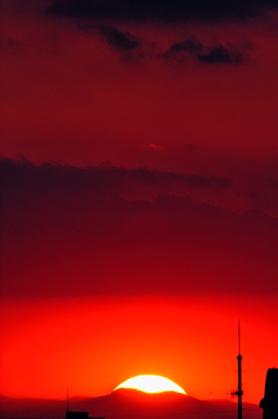 Setting on the Tama Mountains