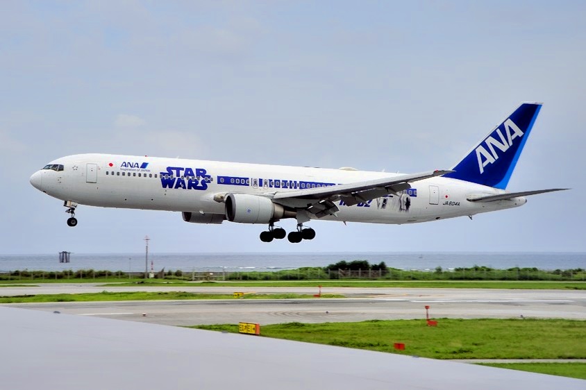 ANA B-767/300, STAR WARS, JA604A, Landing