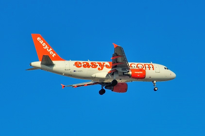 Easyjet A319, G-EZFI