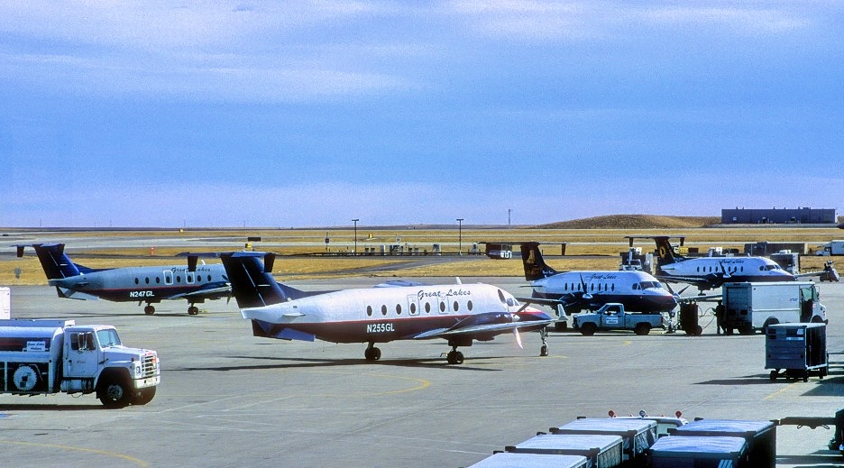 Great Lakes B-1900D, N255GL