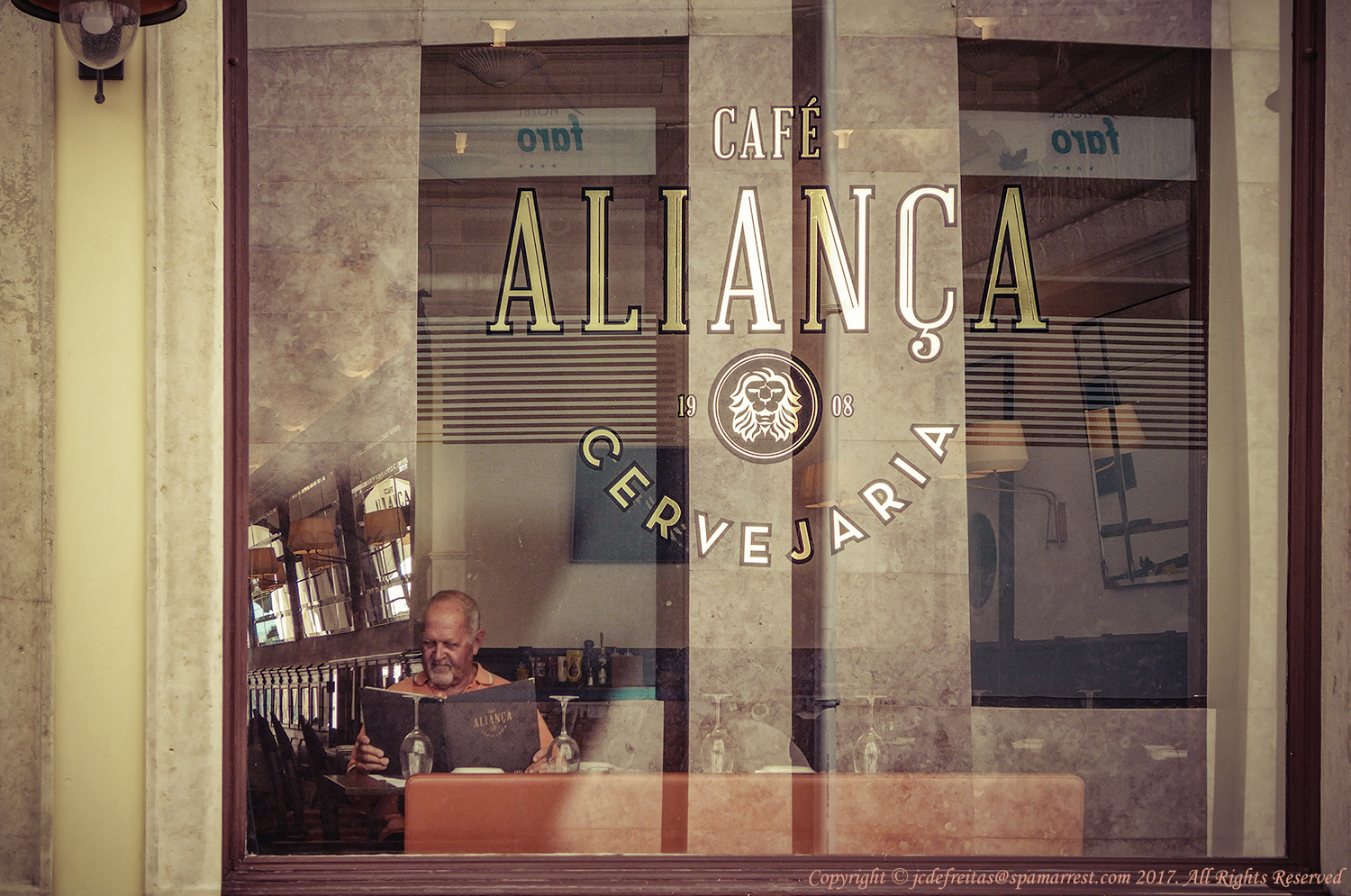 2017 - Ken at Café Aliança - Faro, Algarve - Portugal