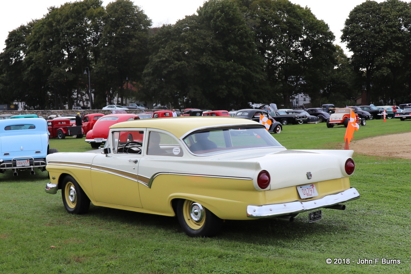 1957 Ford Custom 2 Door Sedan