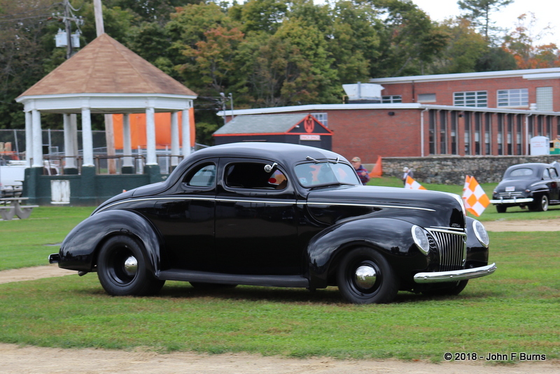 1939 Ford DeLuxe Coupe - Chopped