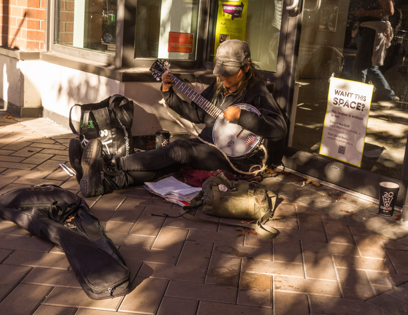 Zosia Miller<br>CAPA 2018 Photojournalism<br>Busking for Dignity - 20 pts