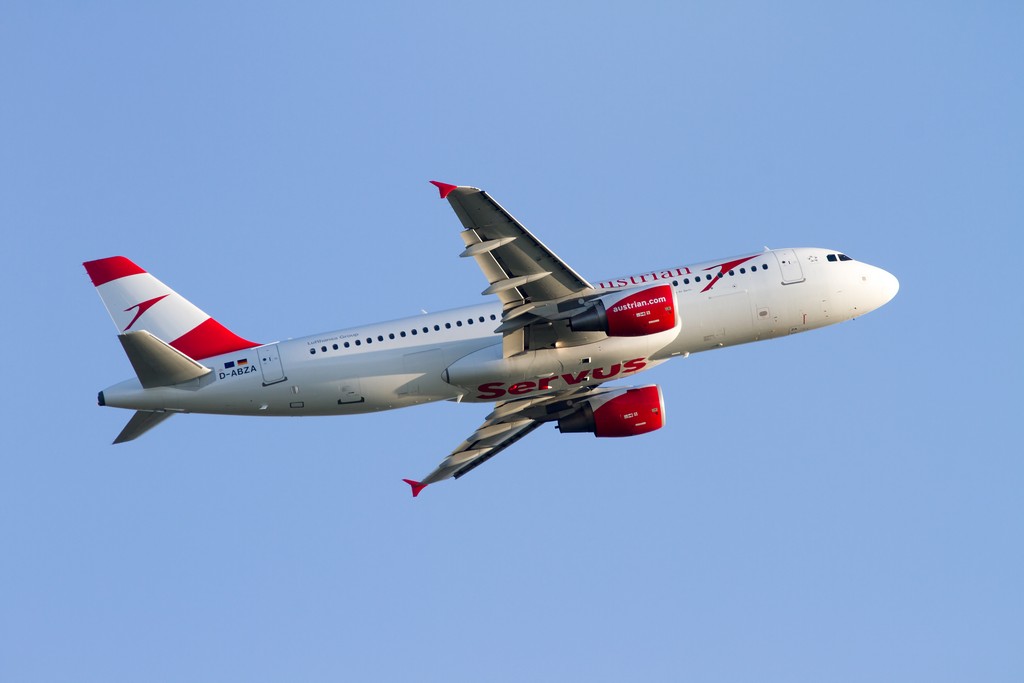 Airbus_A320-216_3532_D-ABZA_2008_BER-AUA_LROP_001.jpg