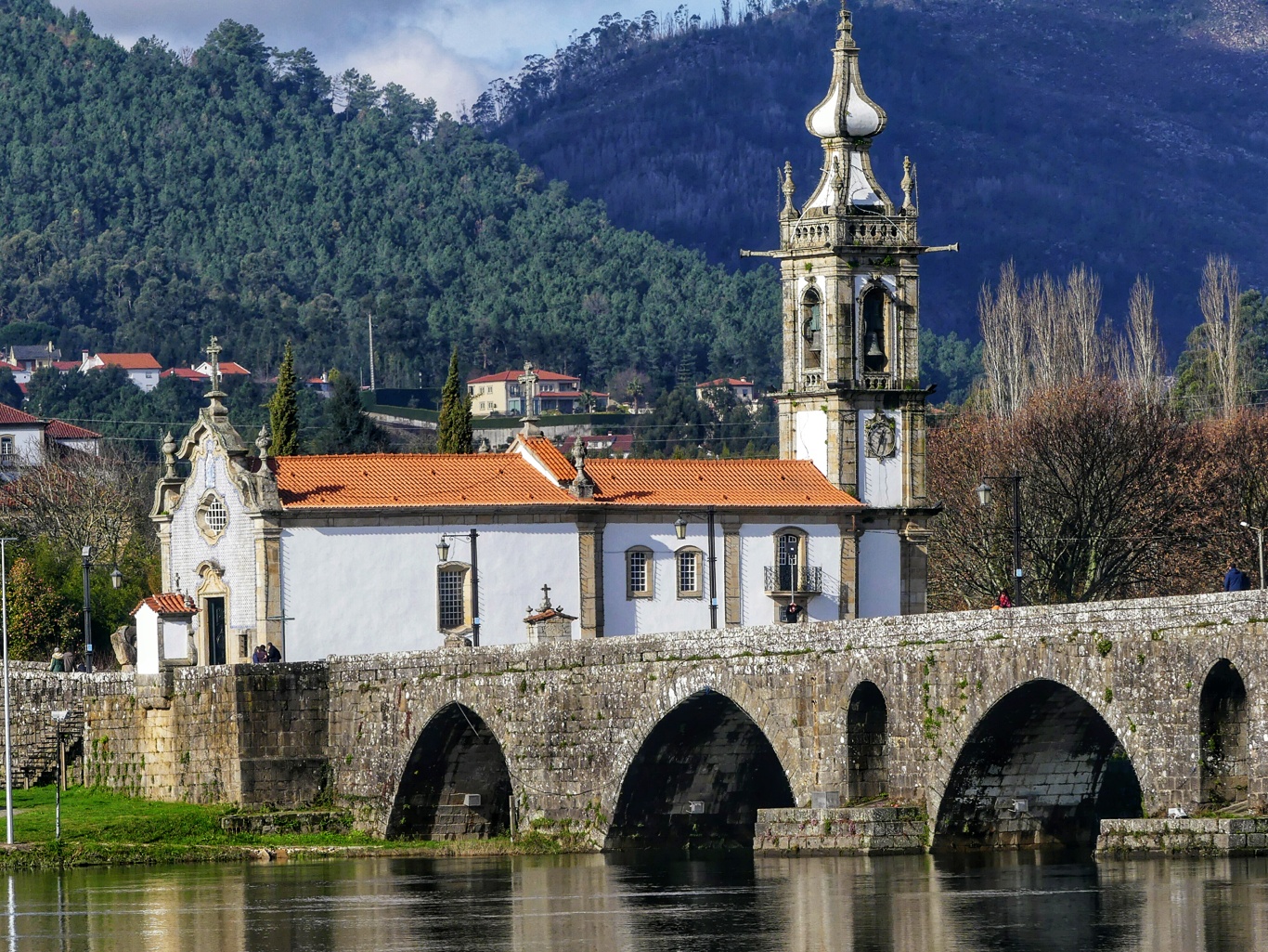 Igreja de Santo Antonio & Roman Bridge