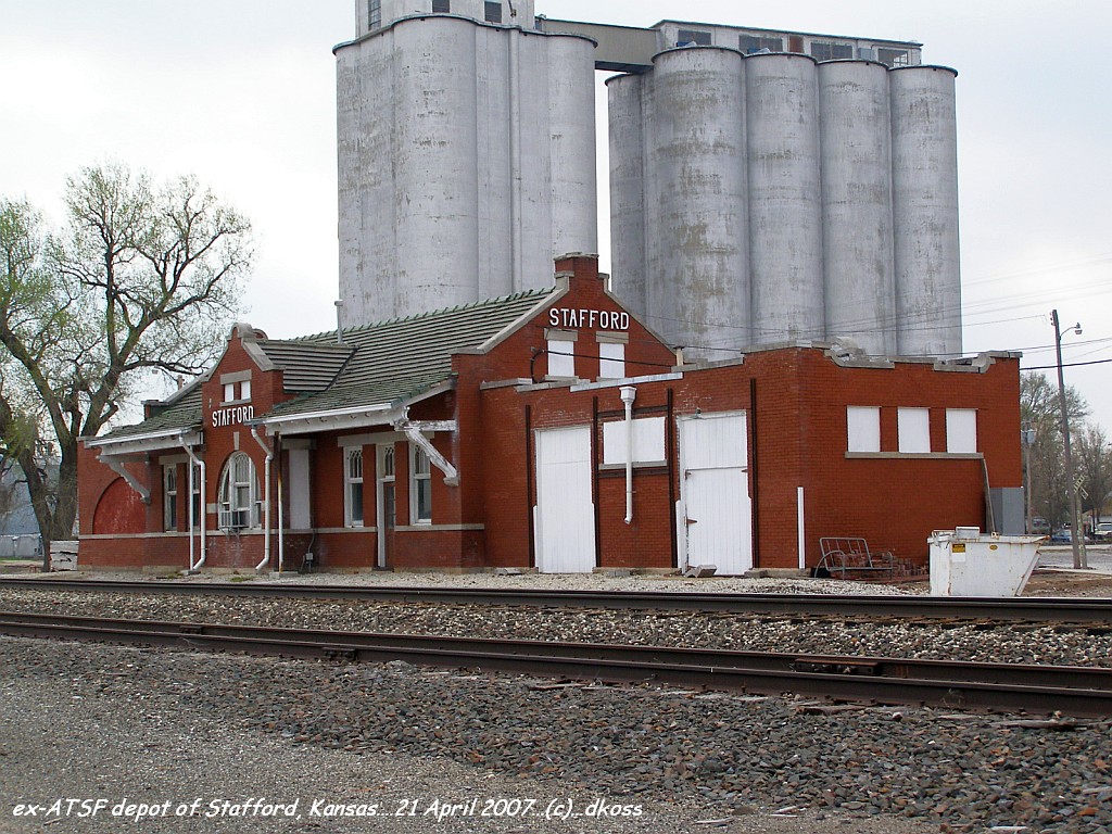 ex-ATSF depot of Stafford KS-004.jpg