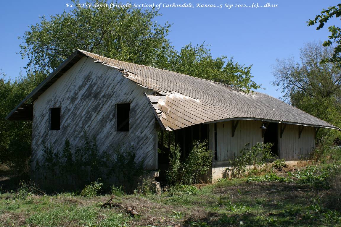 Ex-ATSF Carbondale KS depot 001.jpg