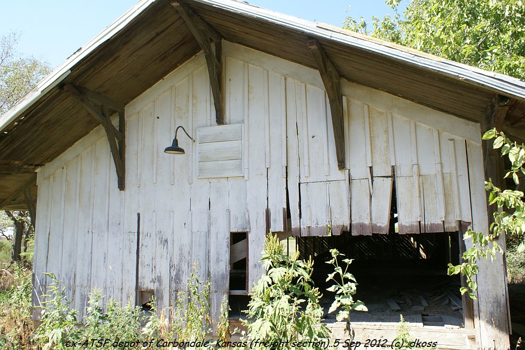 Ex-ATSF Carbondale KS depot 004.jpg