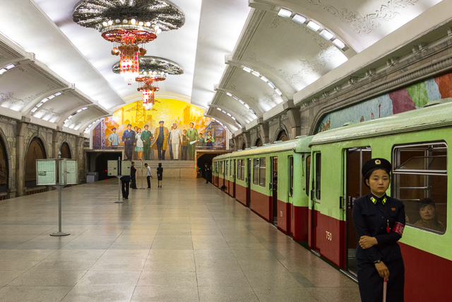 THE PYONGYANG METRO, A NUCEAR BUNKER 