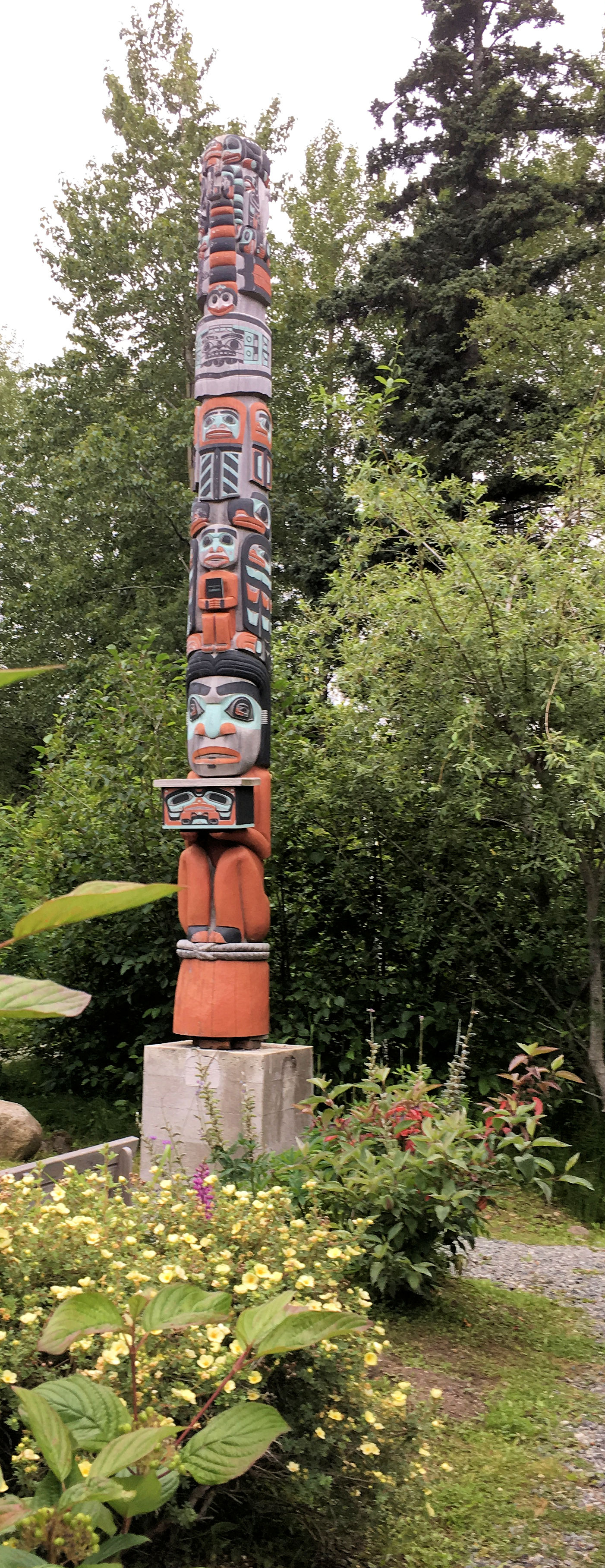 Haines Library Pole 2009 IMG_2806.JPG