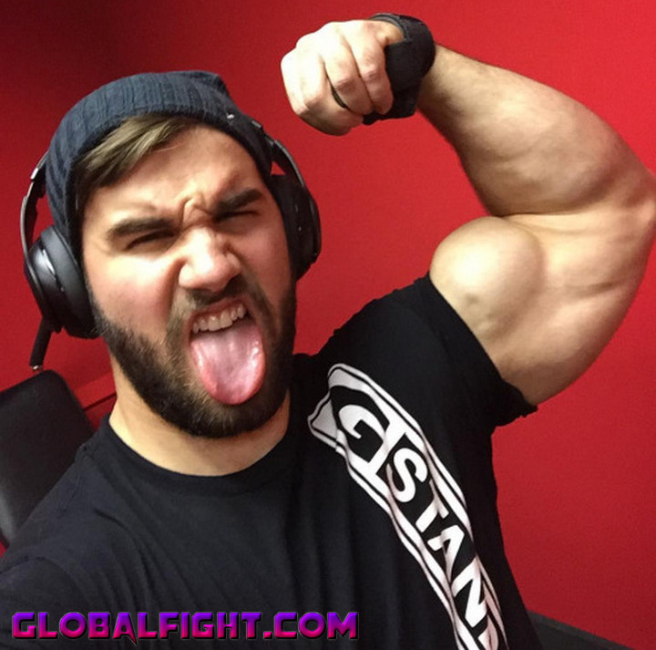 muscleman flexing webcam.jpg