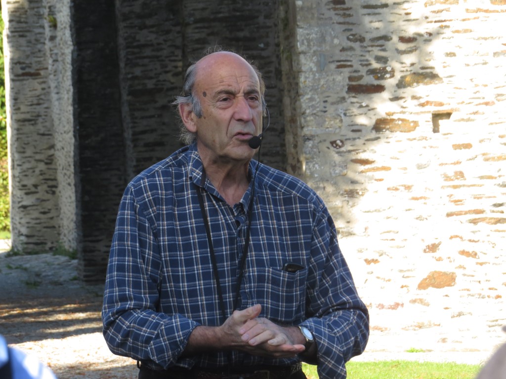 Guide at Hedgerows