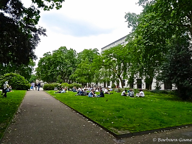 Bloomsbury Square lunchtime scene