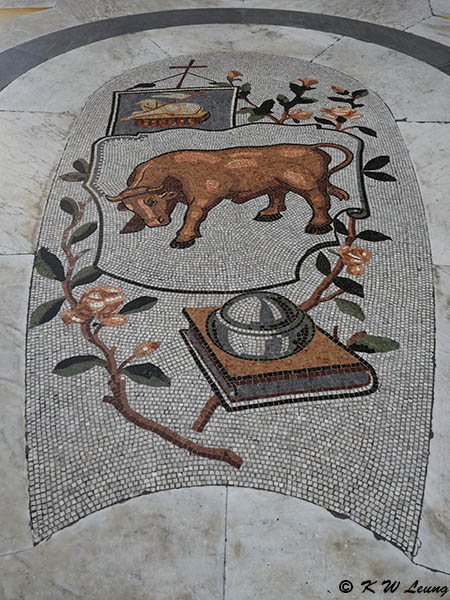 Taurus floor mosaic DSC_4197