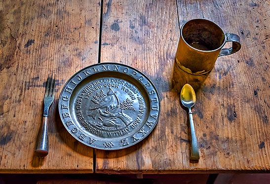 Old Log House Place Setting P1270138-40