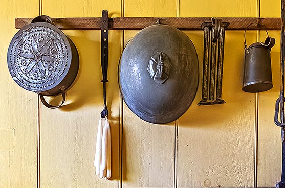 Old Log House Wall Hangings P1270141-3