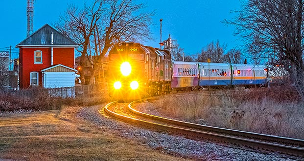 The 6:22 Torontobound At Dawn P1300202-4