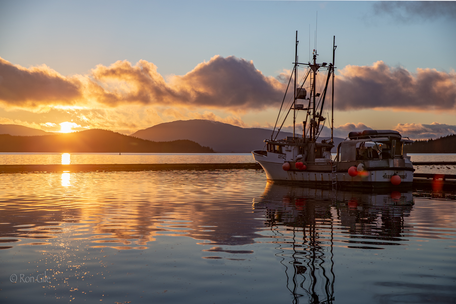 Auke_bay_red_skies_at_night.jpg