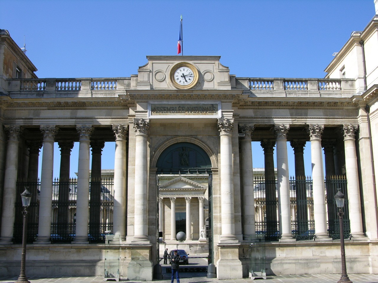 <strong>Paris<br>Palais Bourbon<br>Rue de lUniversit</strong>