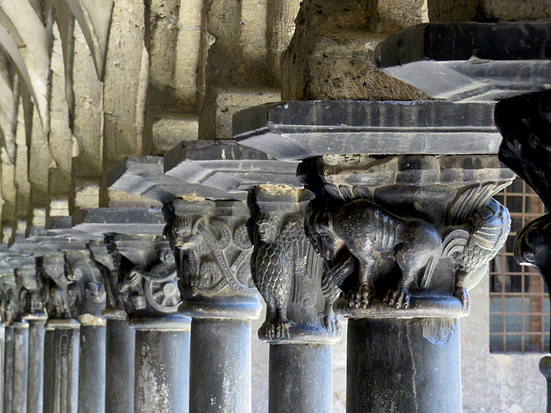Le cloître de la Collégiale de Saint-Ours
