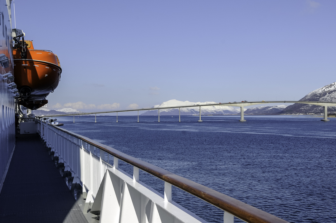 Sortland bridge  ( 948 m )