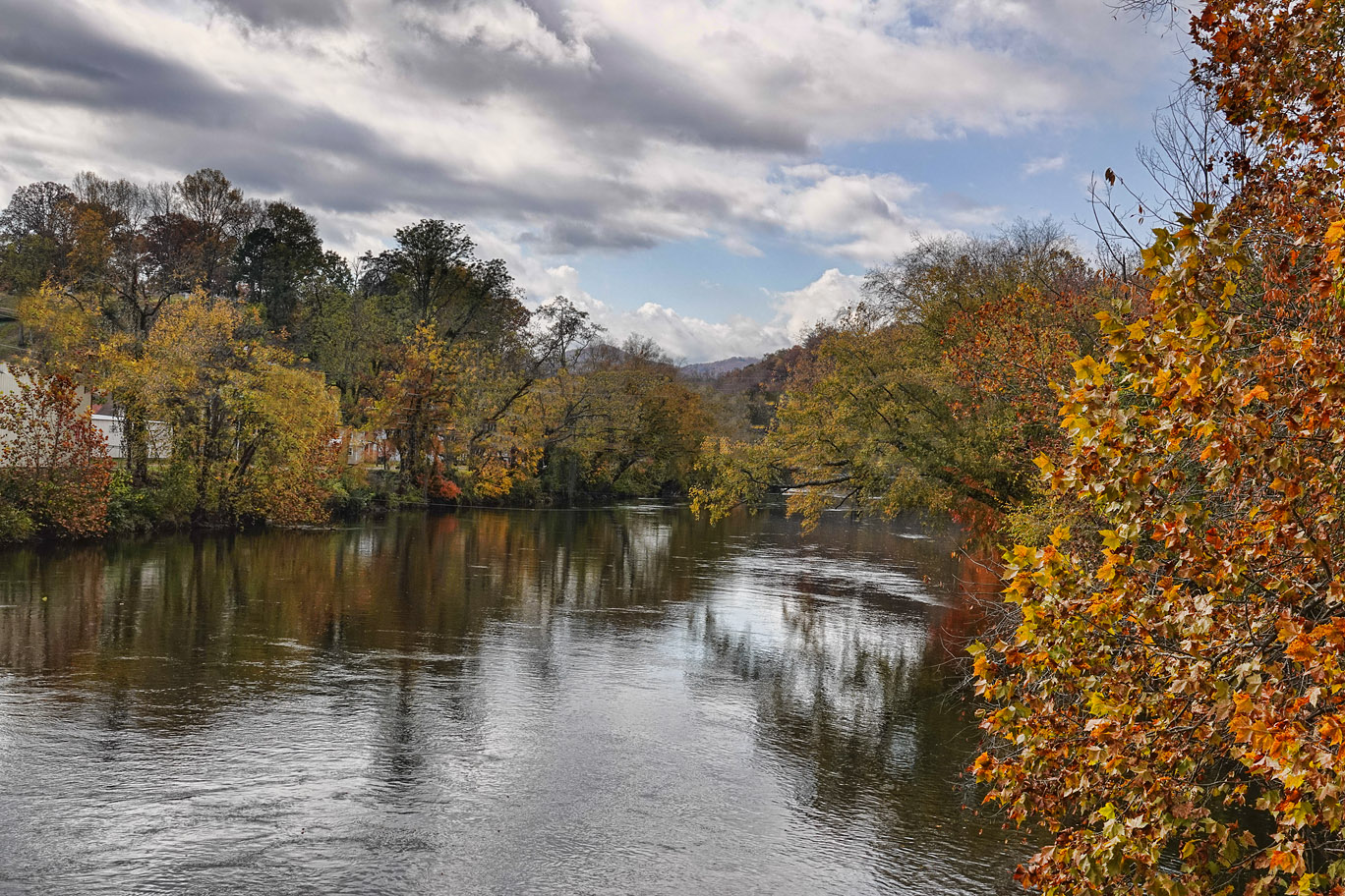 DSC01369 Tuckasegee River running through Bryson City, North Carolina