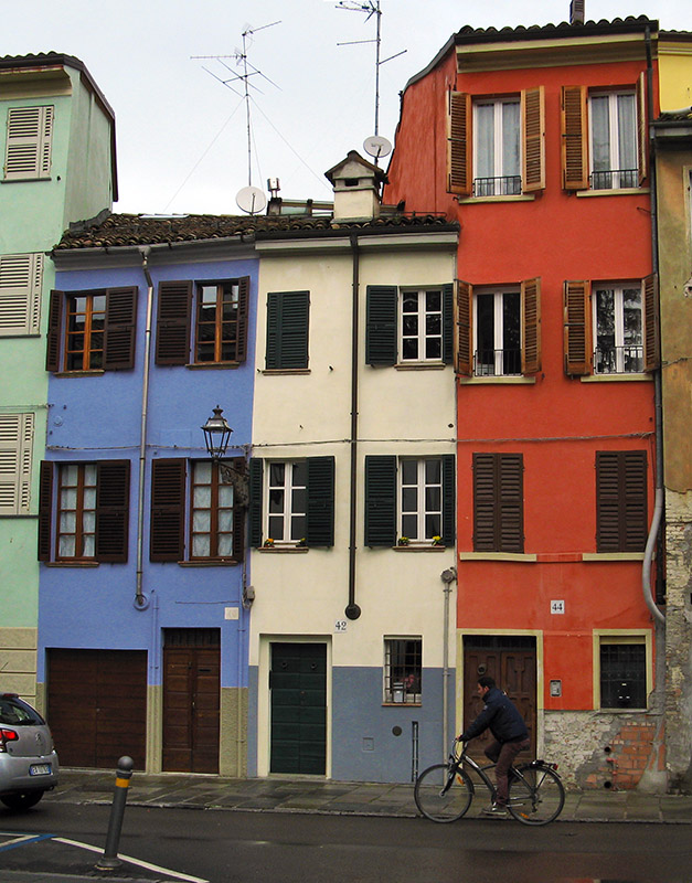 More colors on Borgo del Correggio7561