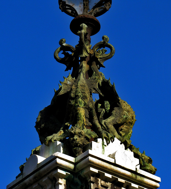 Dragons on a Lamp Post8766