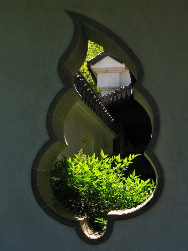 Leaf-shaped Window0310