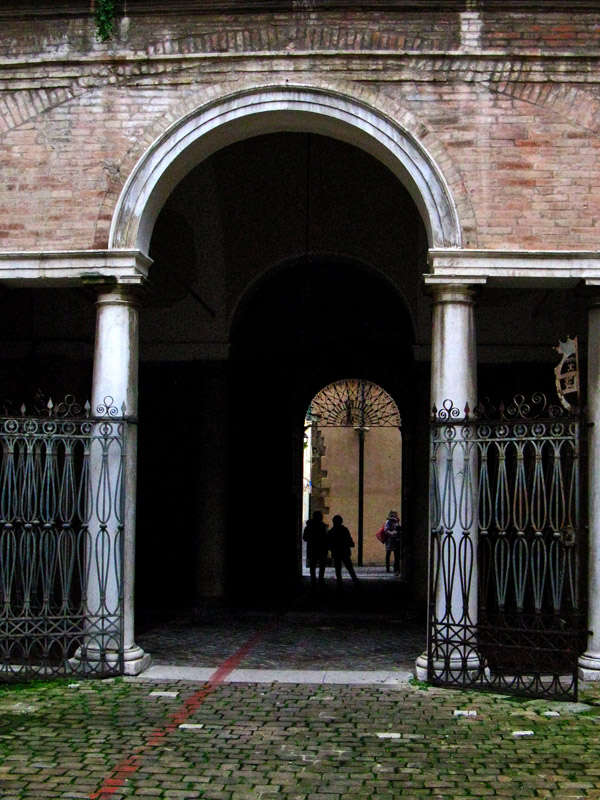 A Doorway to the Piazza0758