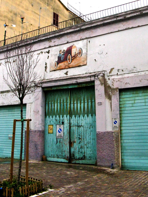 The First Auto Garage in Italy0797