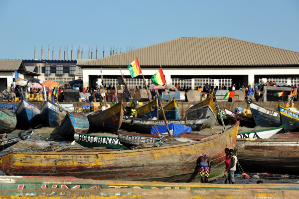 Fish market next to the pirogue harbor, Conakry