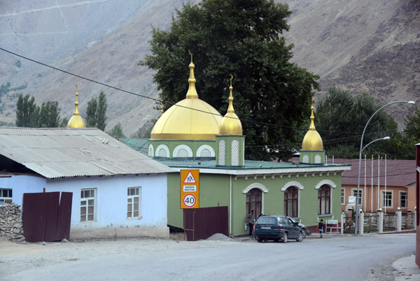 Arriving in Kalaikhum, our home for the last night on the Pamir Highway