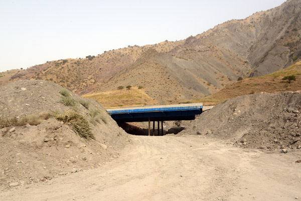 Road construction to speed the way from Dushanbe to the GBAO