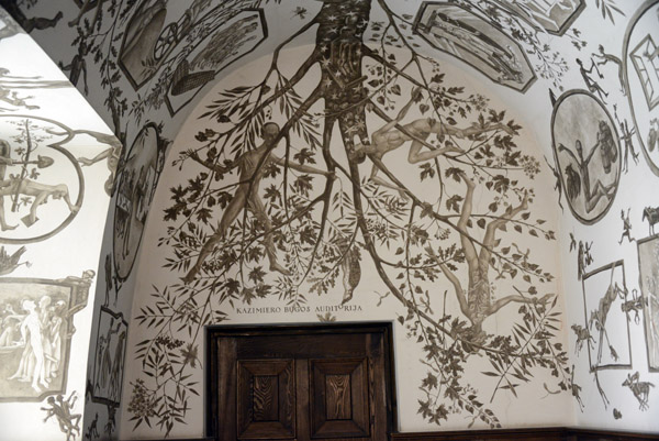 In this small side room, Repys painted a fresco series of Life and Death in a monochromatic third style