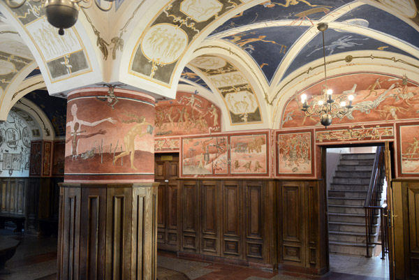 In contract to the wall frescoes being primarily red, the ceiling of Petras Repys Seasons is dominated by blue